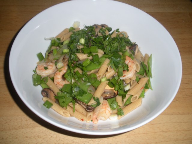 DSCN9328 Penne with pea pods and mushrooms