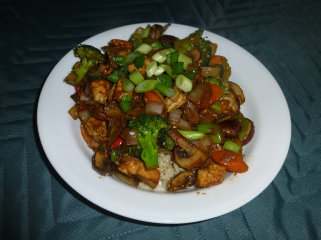 Stir-fry shrimp with vegetables and brown rice