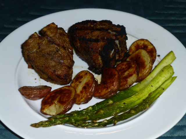 Grilled lamb with roasted potatoes and asparagus