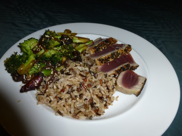 Seared tuna, rice and broccoli