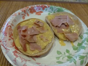 Multi-grain light English muffin with ham and chez