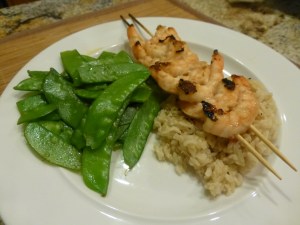 Grilled shrimp, brown rice and pea pods