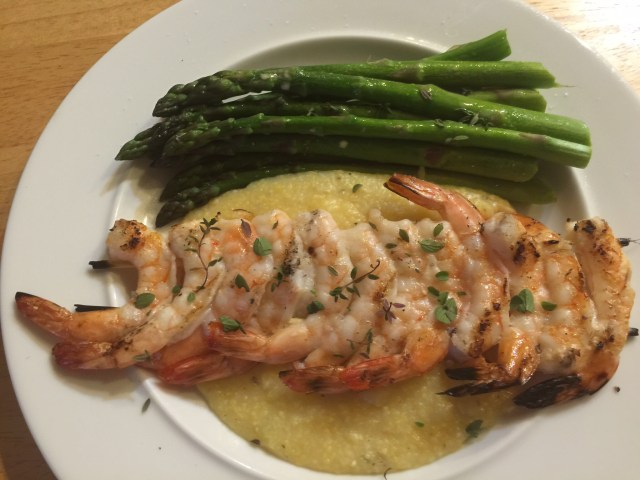 Grilled shrimp with polenta and asparagus