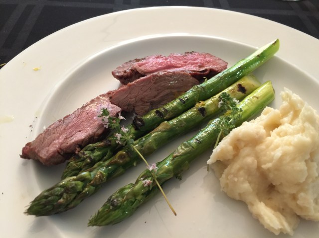 Grilled boneless leg of lamb with mashed potatoes and grilled asparagus