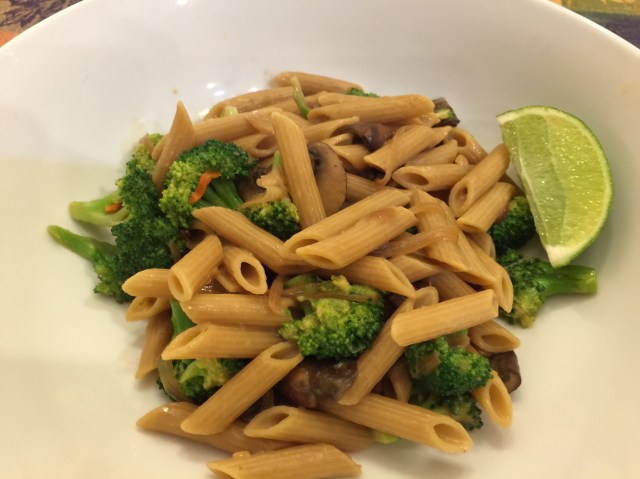 Penne with peanut sauce and broccoli