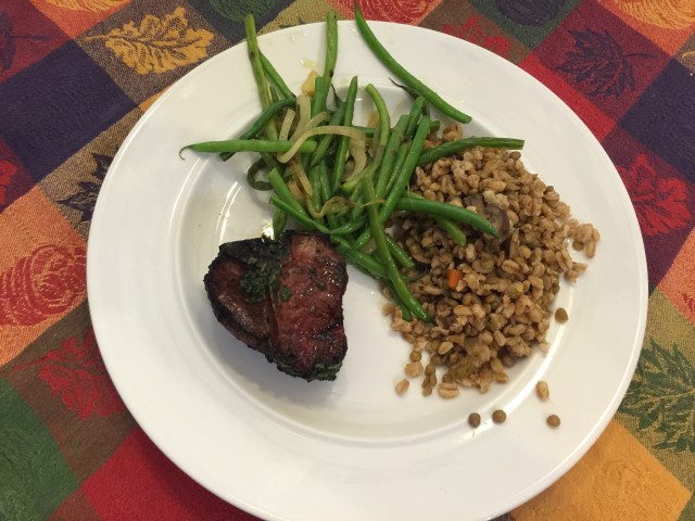 Lamb chop with farro and green beans