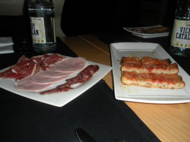 Assorted salami and pan con tomato at Matamala in Barcelona